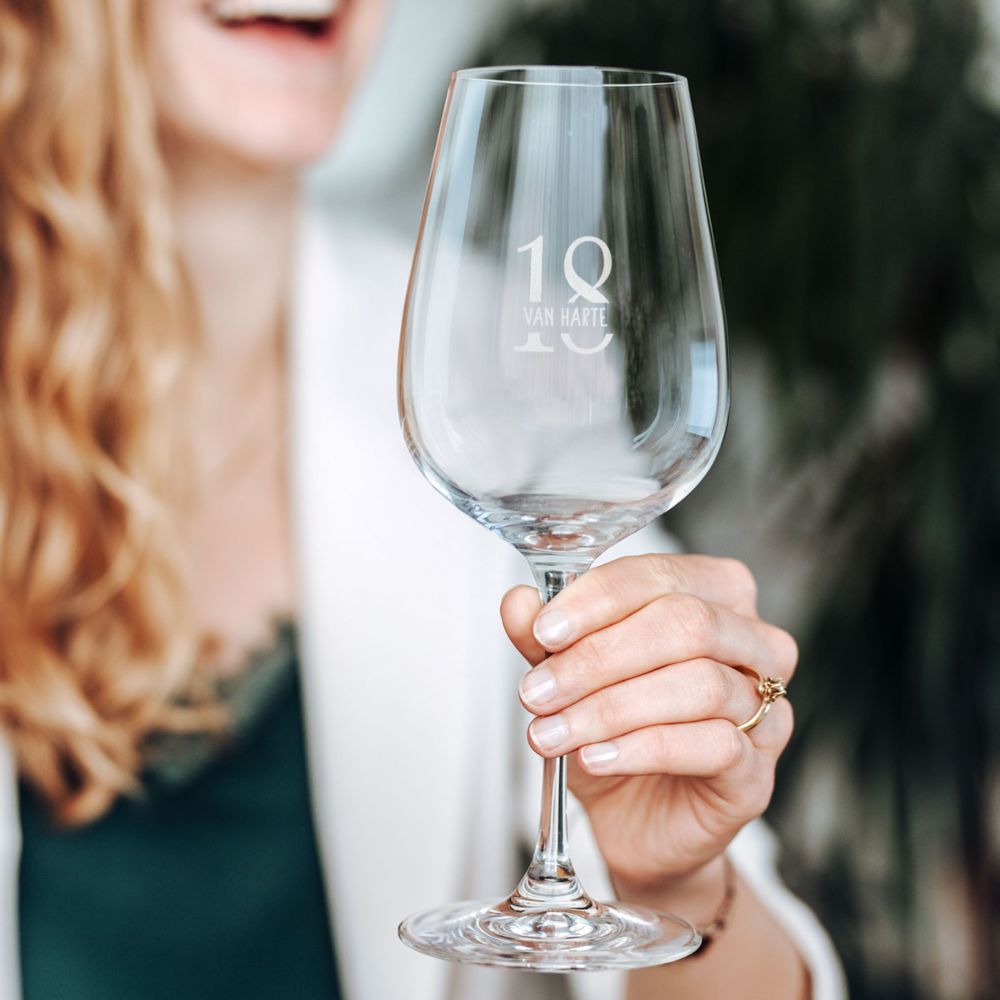 Gepersonaliseerd wijnglas met naam en jaartal