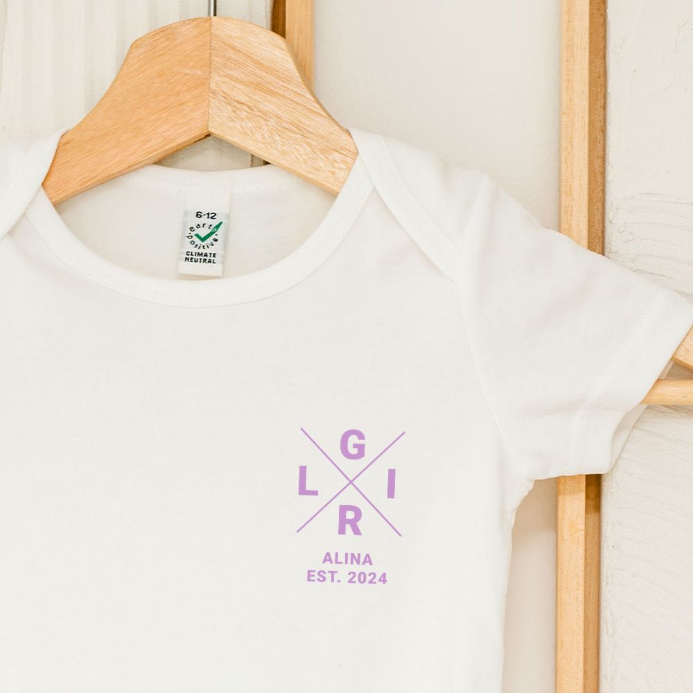 Gepersonaliseerde baby romper met naam en jaartal