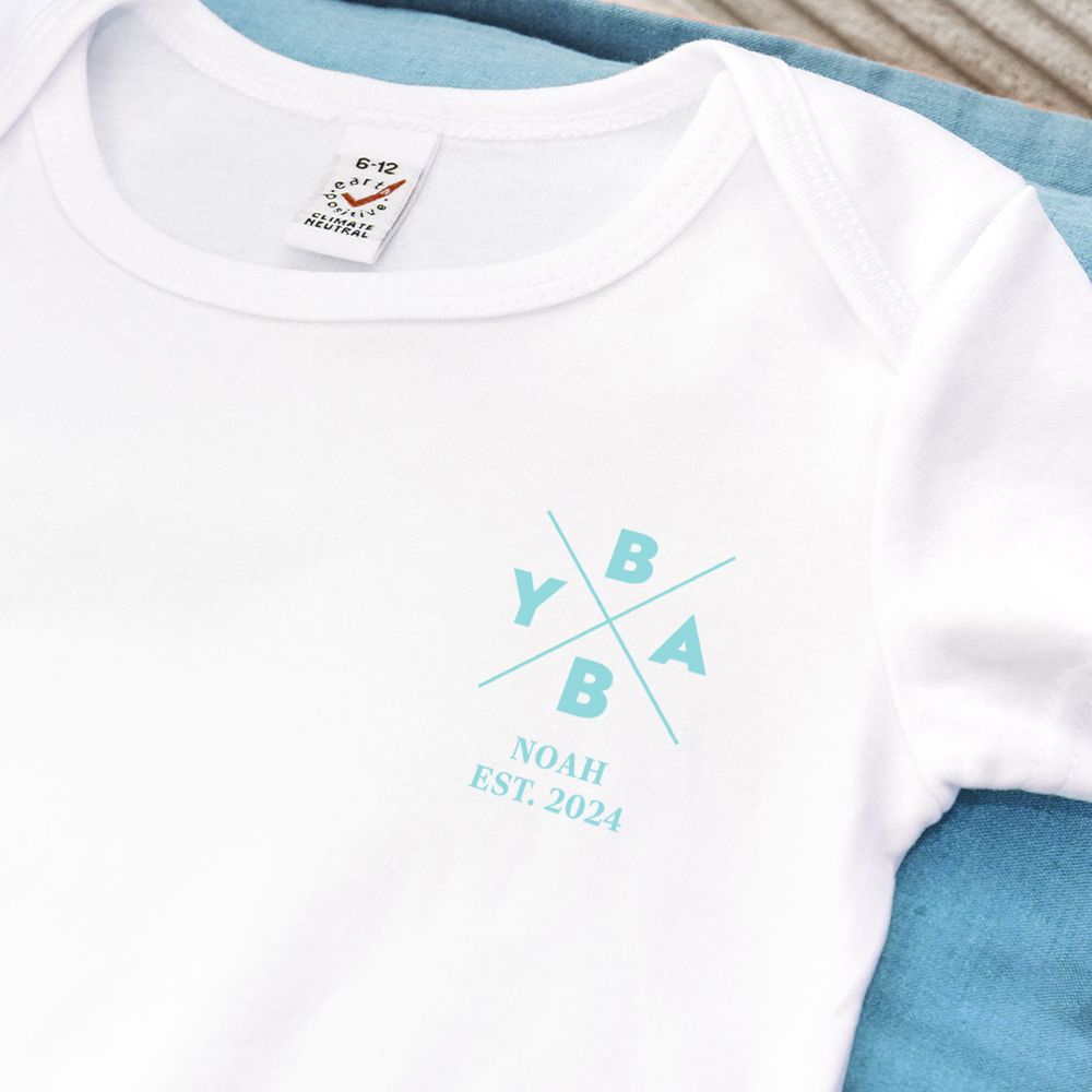 Gepersonaliseerde baby romper met naam en jaartal