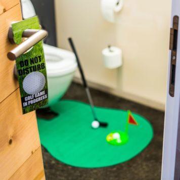 De ultieme golfset voor op het toilet