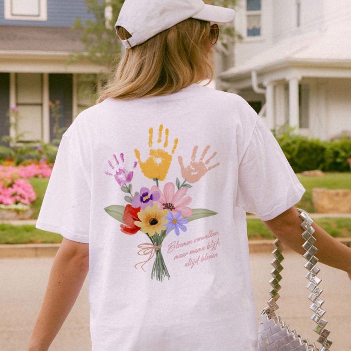Gepersonaliseerd t-shirt boeket bloemen met handafdruk